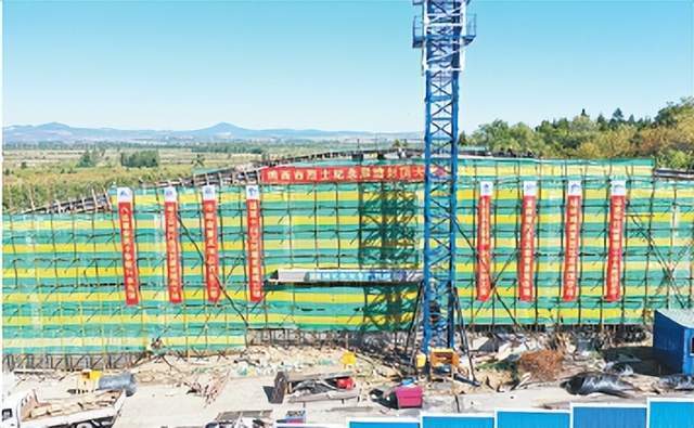 鸡西市烈士纪念展馆设计建筑面积2000平方米，主体工程封顶