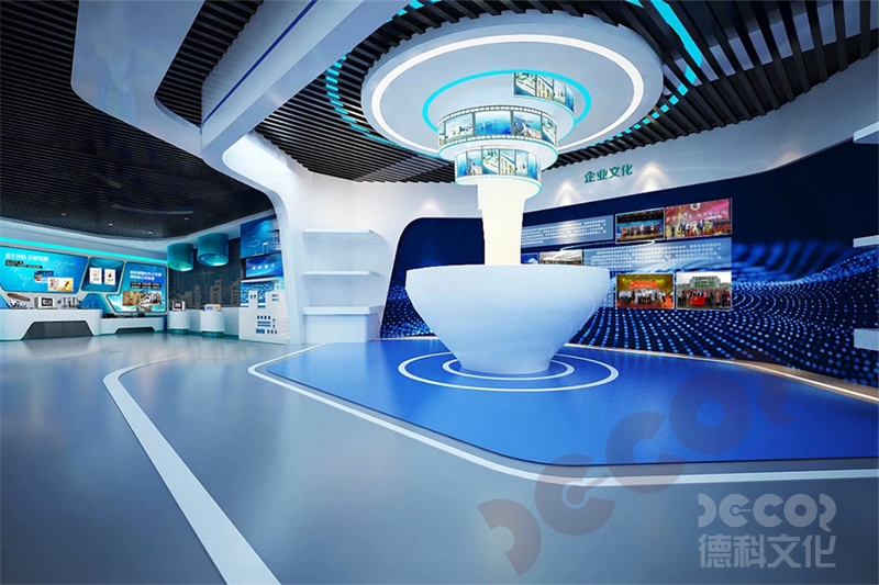 如何利用展览馆设计来展示历史事件和重要人物的影响和意义？