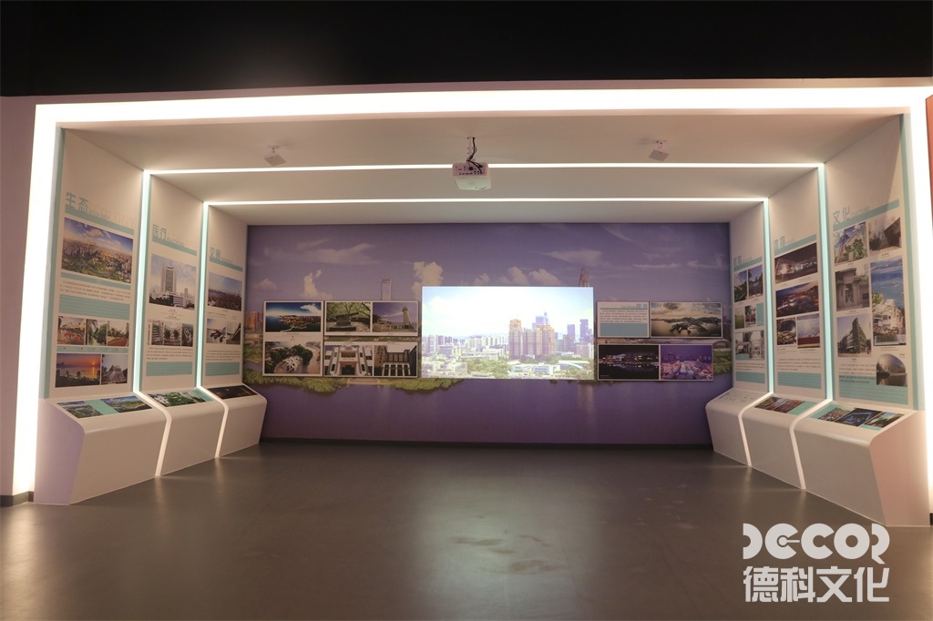 摄影博物馆设计中如何利用数字技术和虚拟现实来展示摄影作品？