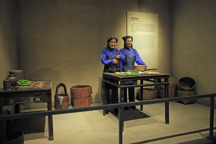 如何在雕塑博物馆装修中考虑到环保和可持续性？